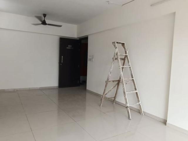 Rental | 3 BHK + Extra Room 1050 Sq.Ft. Apartment in Godrej Central