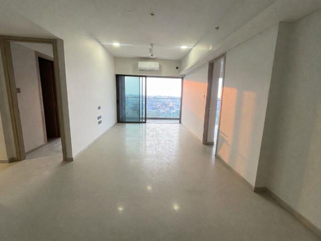 Rental | 3 BHK + Extra Room 1141 Sq.Ft. Apartment in Rustomjee Paramount