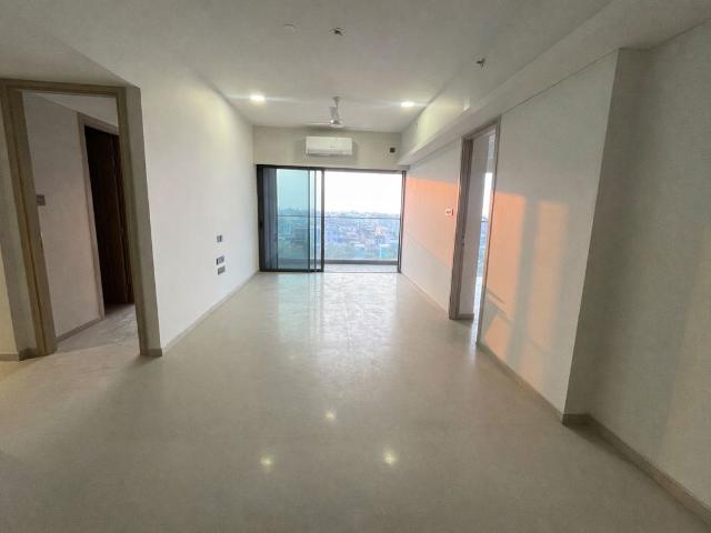 Rental | 3 BHK + Extra Room 1141 Sq.Ft. Apartment in Rustomjee Paramount