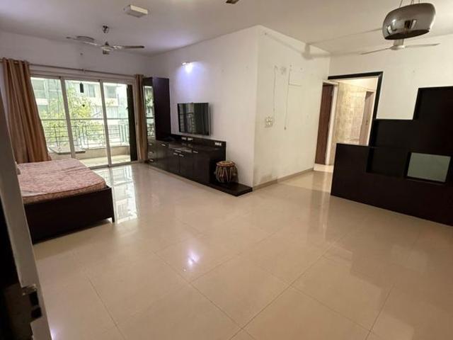 Rental | 3 BHK + Extra Room 1150 Sq.Ft. Apartment in Windsor Garden Enclave