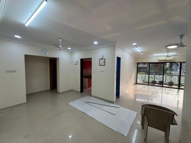 Rental | 3 BHK + Extra Room 1400 Sq.Ft. Apartment in Dheeraj Devika