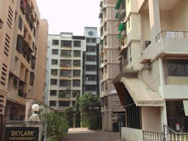 Rental | 3 BHK + Extra Room 1400 Sq.Ft. Apartment in SkyLark CHS Ltd