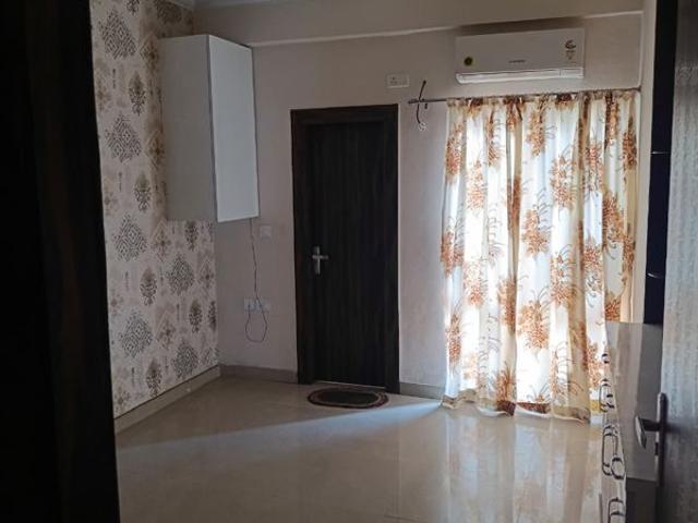 Rental | 3 BHK + Extra Room 1650 Sq.Ft. Apartment in Antriksh Golf View II