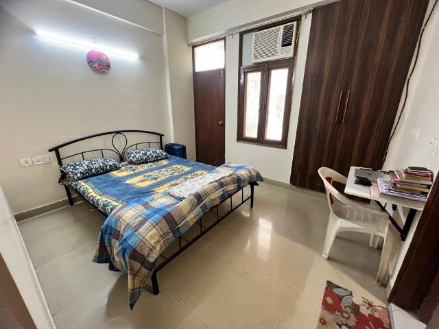Rental | 3 BHK + Extra Room 1690 Sq.Ft. Apartment in Mahagun Moderne