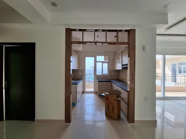 Rental | 3 BHK + Extra Room 1700 Sq.Ft. Apartment in Amrapali Crystal Homes