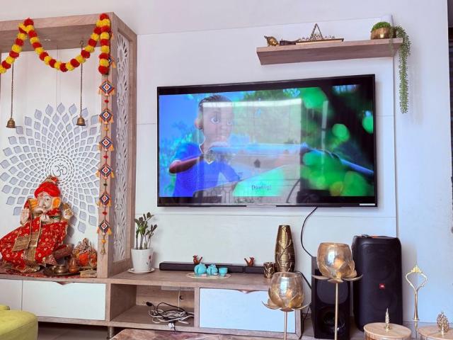 Rental | 3 BHK + Extra Room 1730 Sq.Ft. Apartment in Mahagun Mirabella