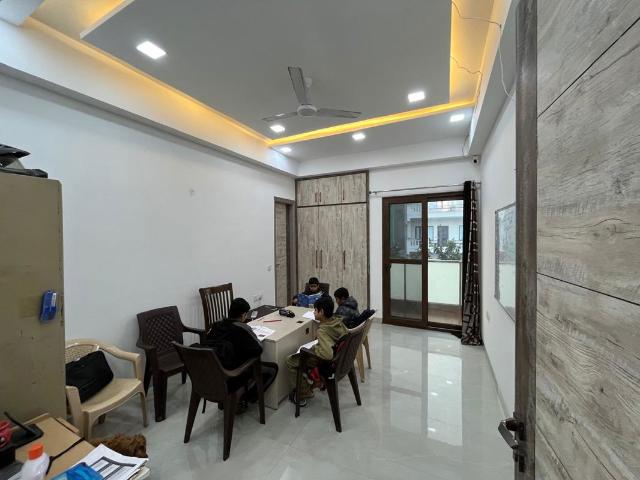 Rental | 3 BHK + Extra Room 2100 Sq.Ft. Apartment in High Grounds