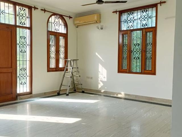 Rental | 3 BHK + Extra Room 250 Sq.Yd. Apartment in Vasant Enclave