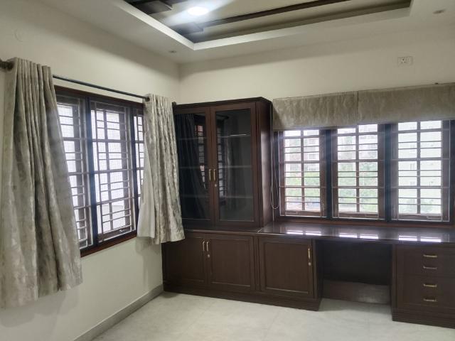 Rental | 3 BHK + Extra Room 2785 Sq.Ft. Apartment in Guttala Begumpet