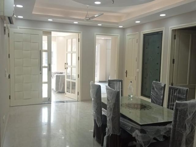 Rental | 3 BHK + Extra Room 300 Sq.Yd. Apartment in Vasant Vihar