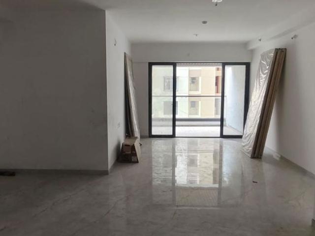 Rental | 3 BHK + Extra Room,Basement,Store Room 1328 Sq.Ft. Apartment in Majestique Signature Towers