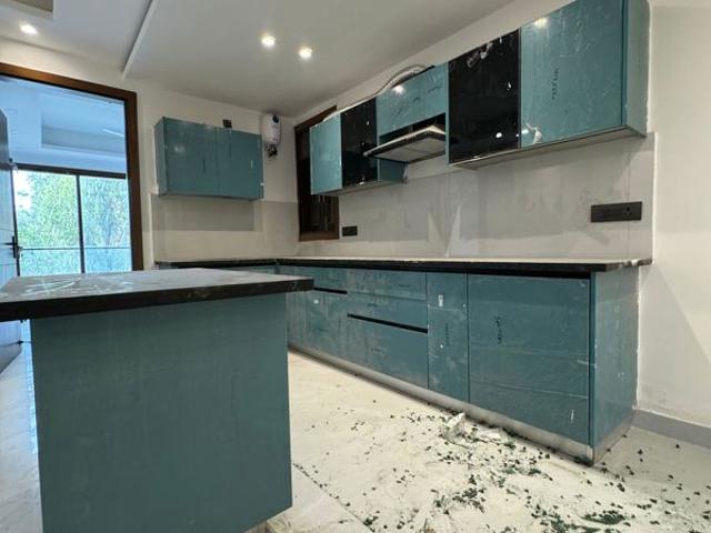 Rental | 3 BHK + Servant Room,Basement 1300 Sq.Ft. Apartment in Chattarpur