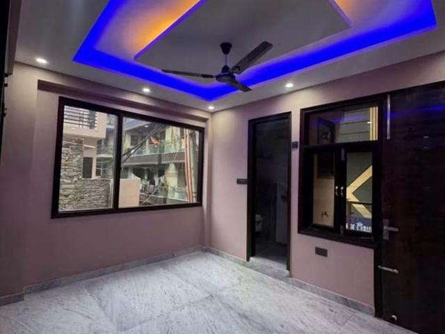 Rental | 3 BHK + Servant Room,Extra Room 1250 Sq.Ft. Apartment in Chattarpur