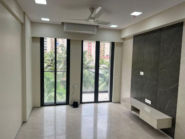 Rental | 3 BHK + Servant Room,Extra Room 1300 Sq.Ft. Apartment in Rustomjee Seasons
