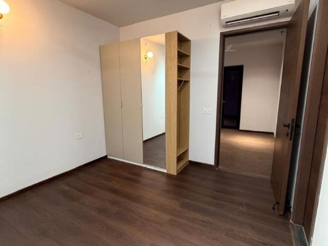 Rental | 3 BHK + Servant Room,Extra Room 1758 Sq.Ft. Apartment in Krisumi Waterfall Suites