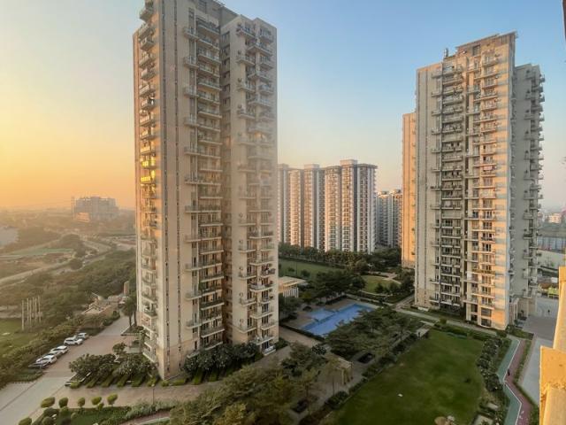 Rental | 3 BHK + Servant Room,Extra Room 2075 Sq.Ft. Apartment in Conscient Heritage Max