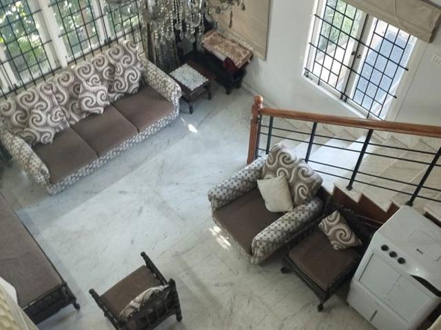 Rental | 3 BHK + Servant Room,Extra Room 2200 Sq.Ft. Apartment in Cooke Town