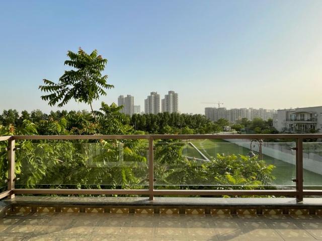 Rental | 3 BHK + Servant Room,Extra Room 2647 Sq.Ft. Apartment in BPTP Amstoria Country Floor