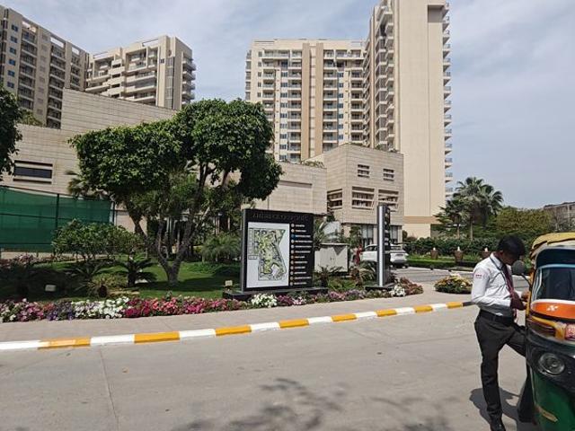 Rental | 3 BHK + Servant Room,Extra Room 2781 Sq.Ft. Apartment in Ambience Creacions