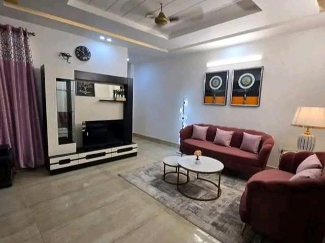 Rental | 3 BHK + Servant Room,Extra Room,Store Room 1300 Sq.Ft. Apartment in Chattarpur
