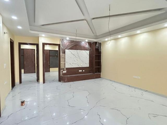 Rental | 3 BHK + Servant Room,Store Room 225 Sq.Mt. Independent House in RWA Apartments