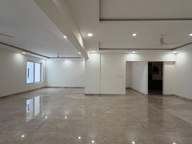 Rental | 3 BHK + Servant Room,Store Room 2300 Sq.Ft. Apartment in Brigade Road
