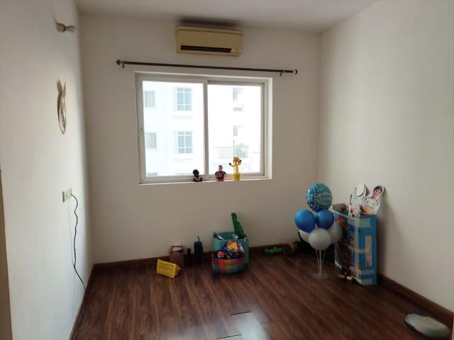 Rental | 3 BHK + Servant Room,Study Room 1360 Sq.Ft. Apartment in Emaar The Palm Drive Palm Studios
