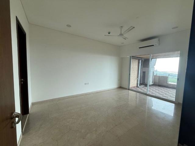 Rental | 3 BHK + Servant Room,Study Room 1900 Sq.Ft. Apartment in Lokhandwala Minerva Mahalaxmi