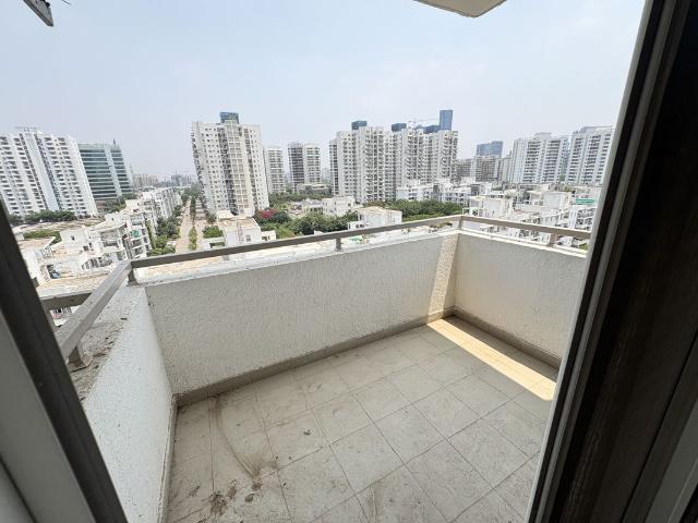 Rental | 3 BHK + Servant Room,Study Room 2100 Sq.Ft. Apartment in Emaar The Palm Drive The Premier Terraces