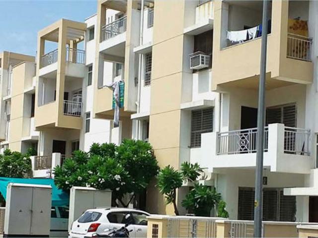 Rental | 3 BHK + Servant Room,Study Room 250 Sq.Yd. Apartment in BPTP Elite Floors