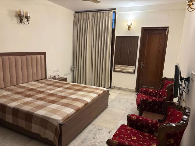 Rental | 3 BHK + Servant Room,Study Room,Extra Room 2500 Sq.Ft. Apartment in Panchsheel Enclave
