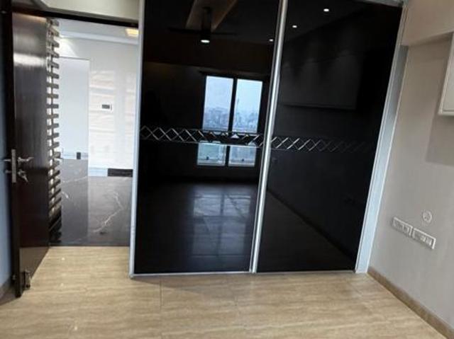 Rental | 3 BHK + Servant Room,Study Room,Store Room 350 Sq.Yd. Apartment in Sector 66 A