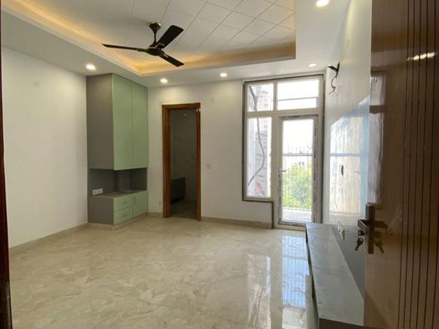 Rental | 3 BHK + Servant Room 1500 Sq.Ft. Apartment in Dwarka