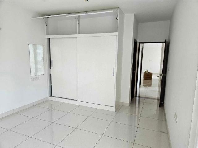Rental | 3 BHK + Servant Room 1500 Sq.Ft. Apartment in Puravankara Palm Beach