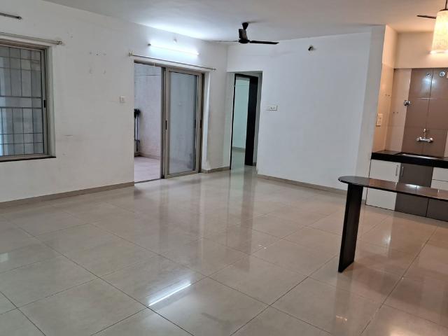 Rental | 3 BHK + Servant Room 1500 Sq.Ft. Apartment in Pinnacle Brook Side