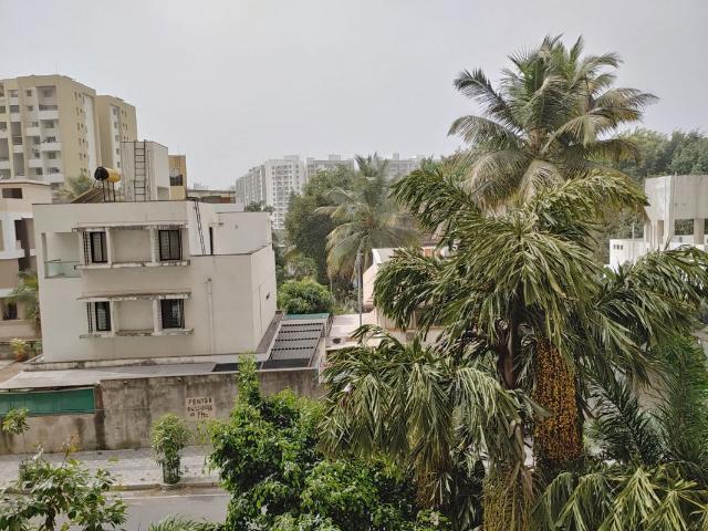 Rental | 3 BHK + Servant Room 1500 Sq.Ft. Apartment in Welworth Tinseltown