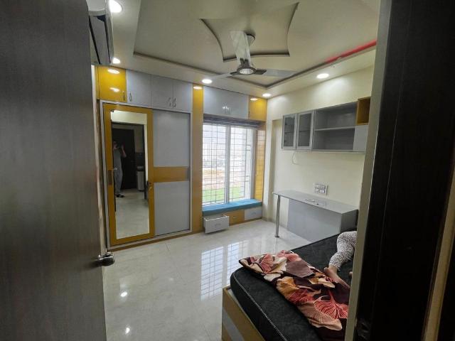 Rental | 3 BHK + Servant Room 1580 Sq.Ft. Apartment in Majestique Towers East Phase 1