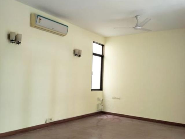 Rental | 3 BHK + Servant Room 1600 Sq.Ft. Apartment in Emaar Emerald Floors Premier