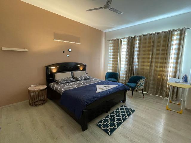 Rental | 3 BHK + Servant Room 1600 Sq.Ft. Apartment in Ireo Uptown