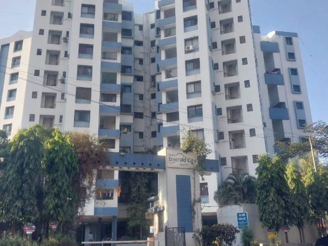 Rental | 3 BHK + Servant Room 1620 Sq.Ft. Apartment in Gera Emerald City