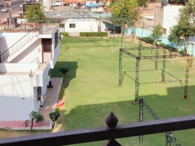 Rental | 3 BHK + Servant Room 1650 Sq.Ft. Apartment in Spring Garden Faizabad Road