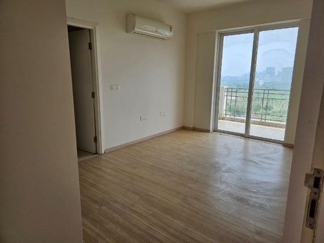 Rental | 3 BHK + Servant Room 1730 Sq.Ft. Apartment in DLF Regal Gardens