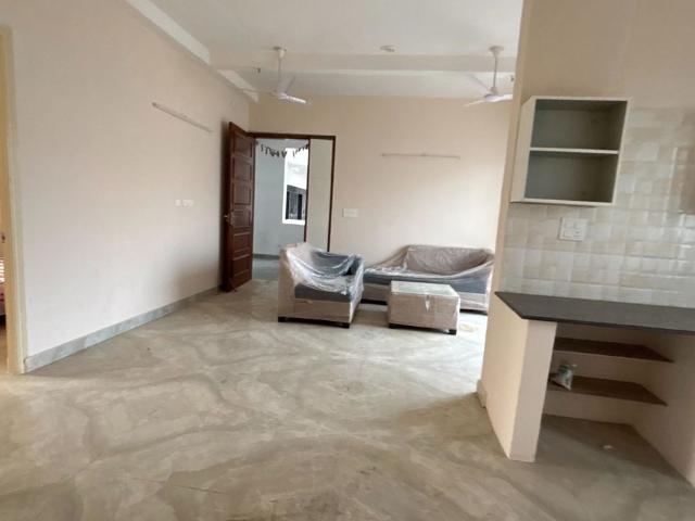 Rental | 3 BHK + Servant Room 1750 Sq.Ft. Apartment in Antriksh Golf View