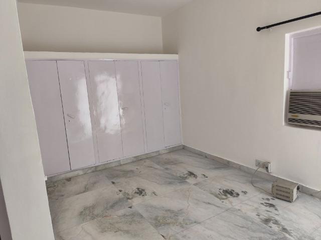 Rental | 3 BHK + Servant Room 1750 Sq.Ft. Apartment in Arun Vihar Sector 37