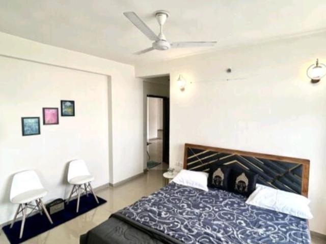 Rental | 3 BHK + Servant Room 1800 Sq.Ft. Apartment in Omaxe R2