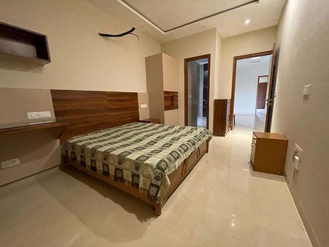 Rental | 3 BHK + Servant Room 1800 Sq.Ft. Apartment in Ambika Florence Park