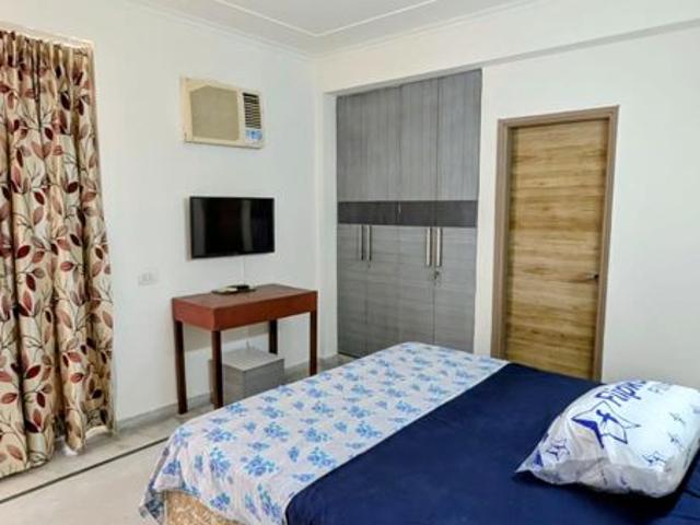 Rental | 3 BHK + Servant Room 1800 Sq.Ft. Apartment in Sector 52