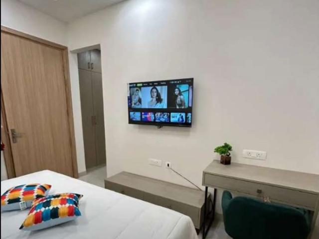 Rental | 3 BHK + Servant Room 1860 Sq.Ft. Apartment in Rishita Manhattan