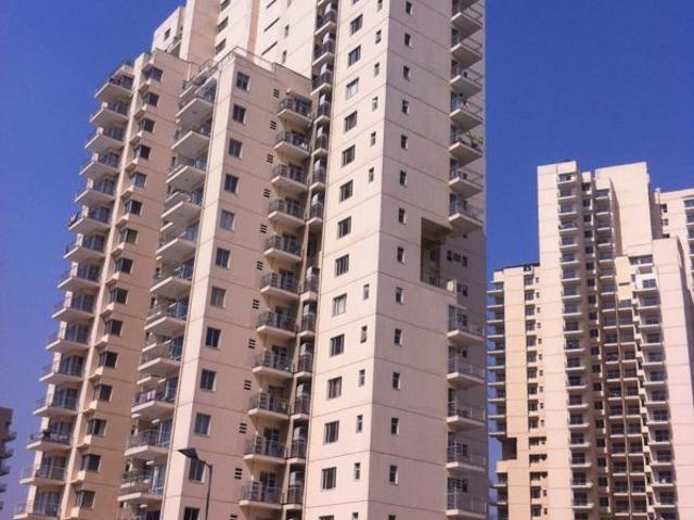 Rental | 3 BHK + Servant Room 1872 Sq.Ft. Apartment in Ireo Uptown