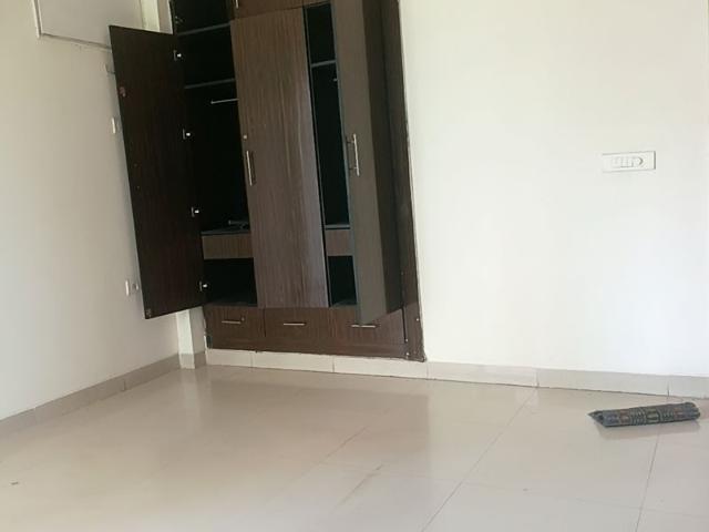 Rental | 3 BHK + Servant Room 1875 Sq.Ft. Apartment in JMD Gardens